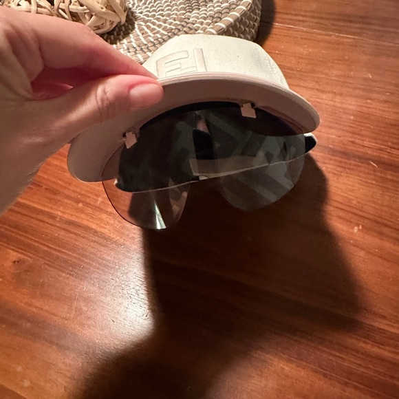 Fendi hat with sunglasses - Picture 2 of 10